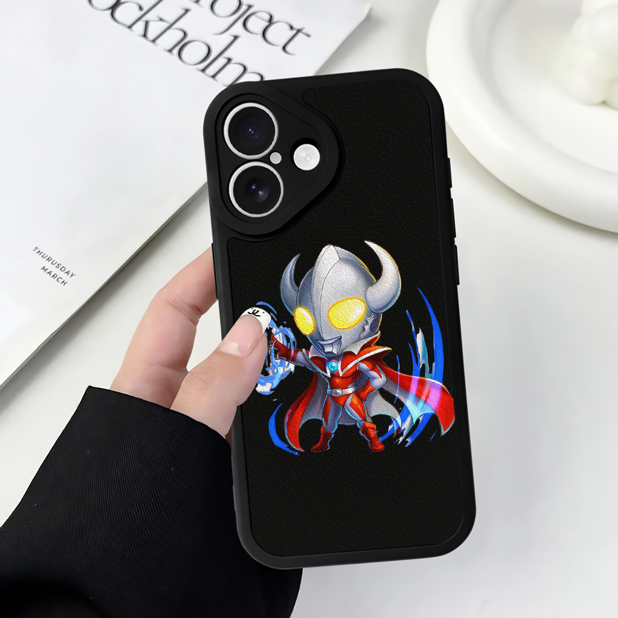 （画像用） ウルトラマン Ultraman 【iPhone 16シリーズ対応】シリコンスマホケース（レザー調） 材質：シリコン